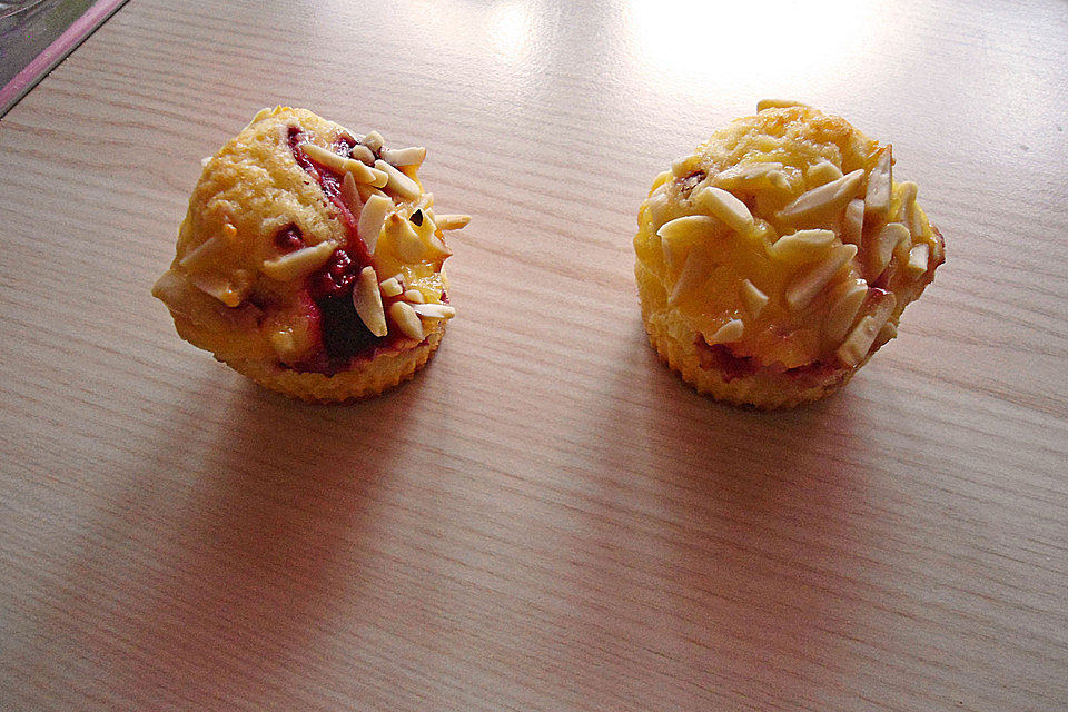 Himbeermuffins mit saurer Sahne Himbeermuffins mit saurer Sahne