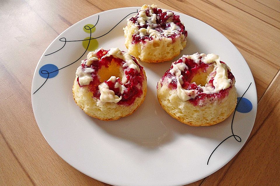 Himbeermuffins mit saurer Sahne Himbeermuffins mit saurer Sahne