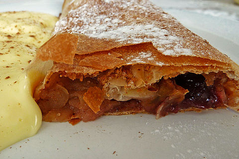 Zwetschgen Strudel Von Bross Chefkoch