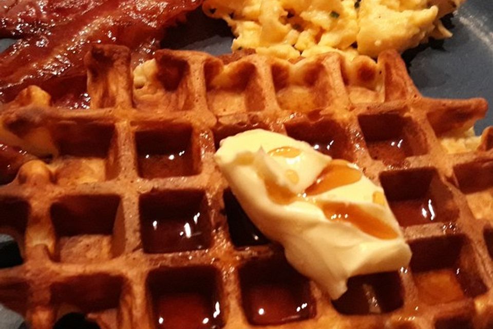 Amerikanische Waffeln mit Ahornsirup