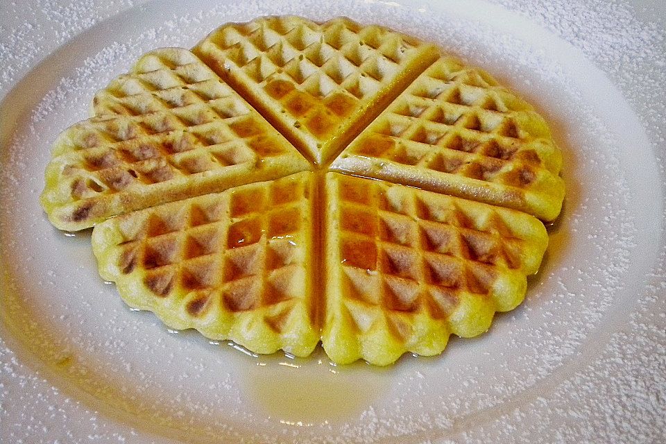 Amerikanische Waffeln mit Ahornsirup