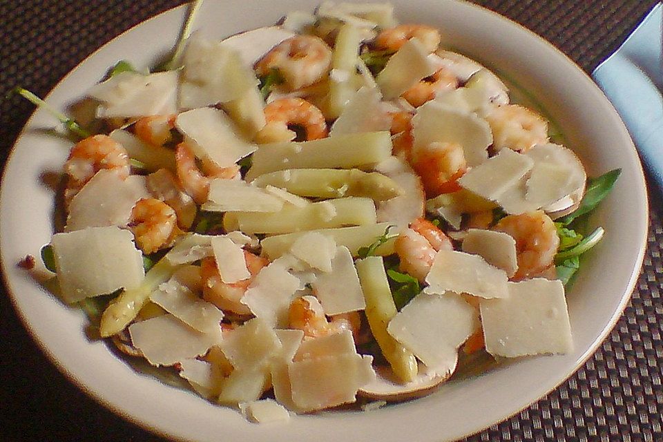 Spargelsalat mit Shrimps auf Rauke