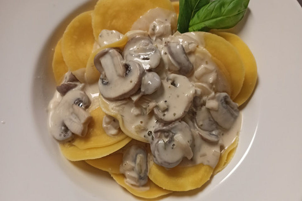 Käse - Sahne Pastasauce mit Champignons