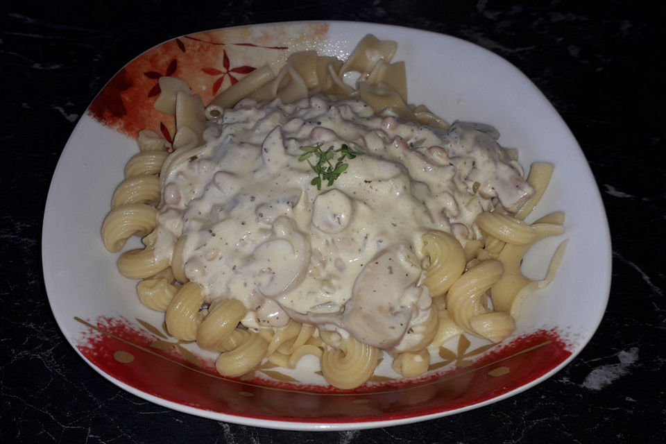 Käse - Sahne Pastasauce mit Champignons