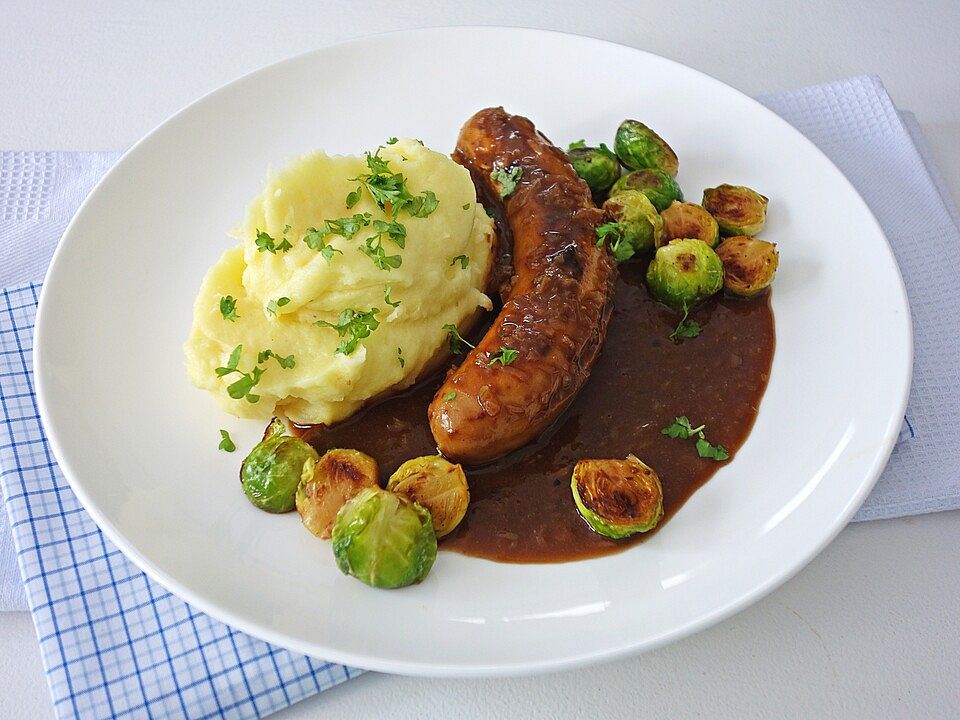 In Bier geschmorte Bratwürste von schmausimausi| Chefkoch