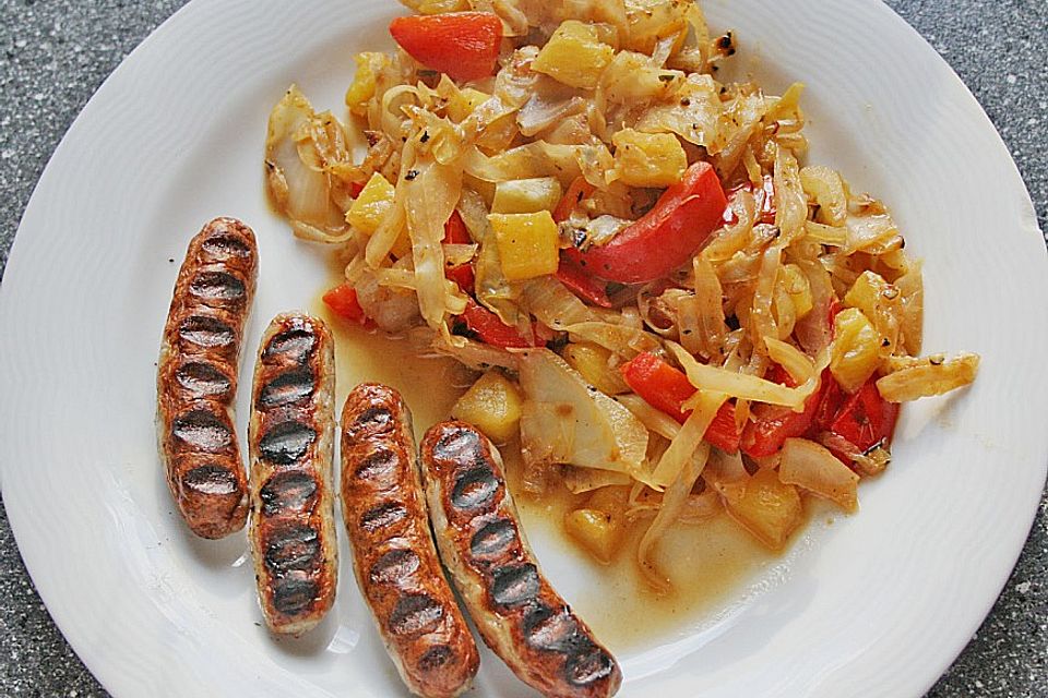 Ananas - Weißkraut Gemüse mit Bratwurst