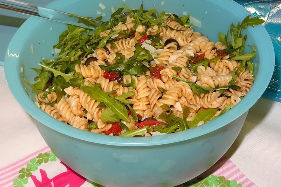 Nudelsalat mit Rucola