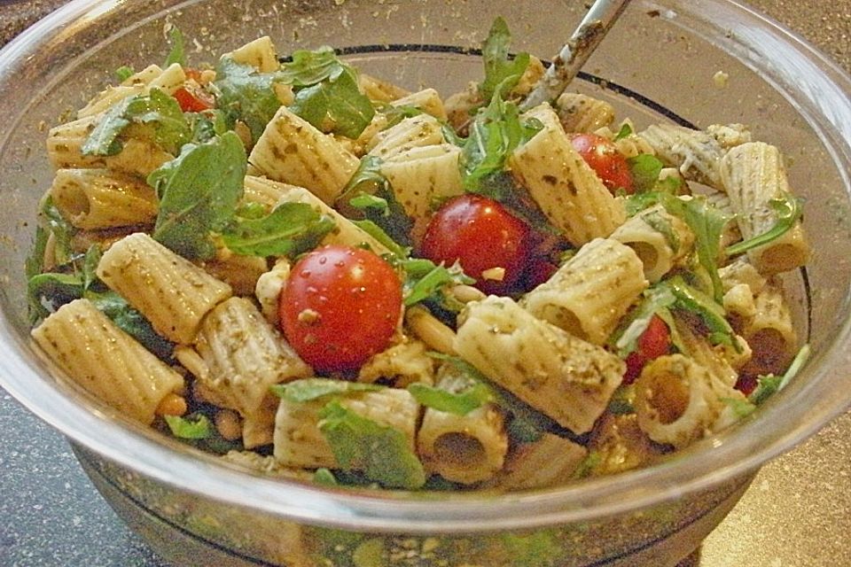 Nudelsalat mit Rucola