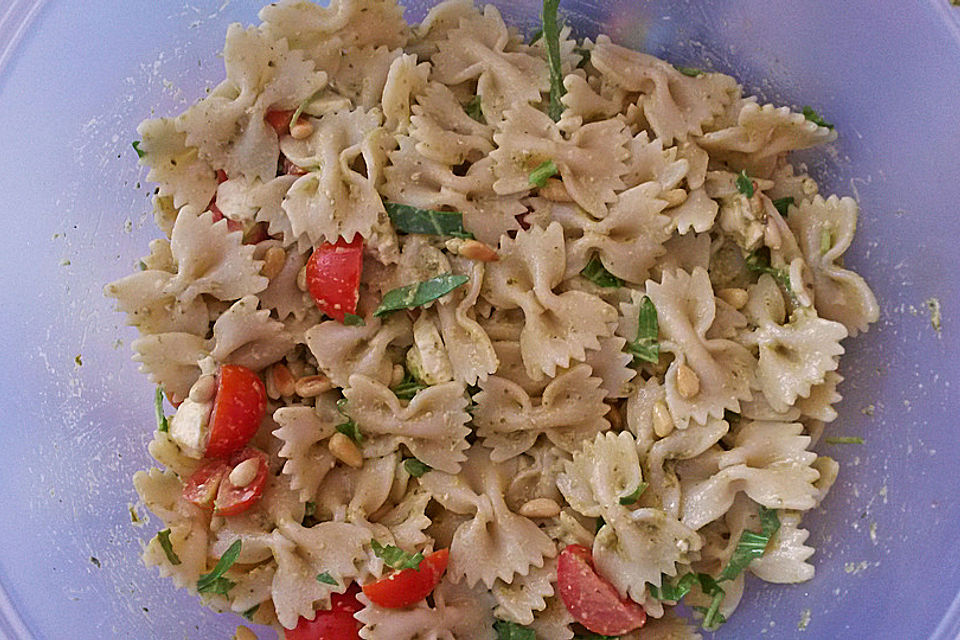 Nudelsalat mit Rucola
