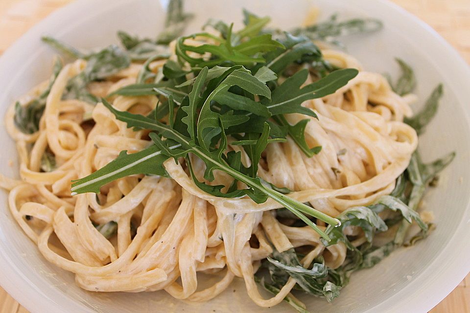 Spaghettini mit Ziegenkäse, Rucola und Limetten