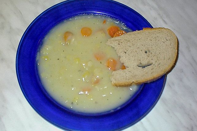 Gabys Kartoffelsuppe mit Würstchen von gochtmichel| Chefkoch