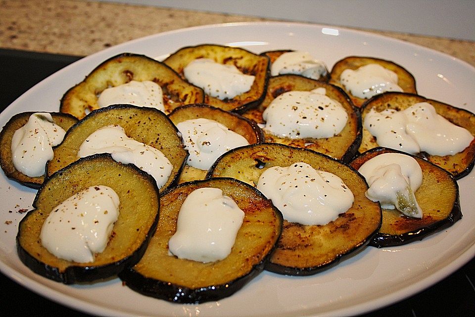 Gebratene Aubergine mit Tzatziki