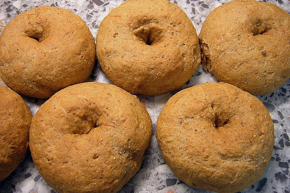 Dinkel-Karotten-Brötchen