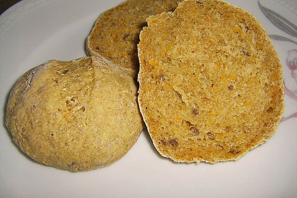 Dinkel-Karotten-Brötchen