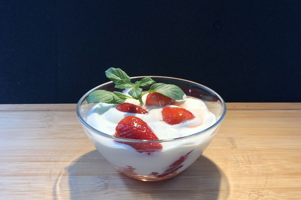 Joghurtcreme mit Erdbeeren