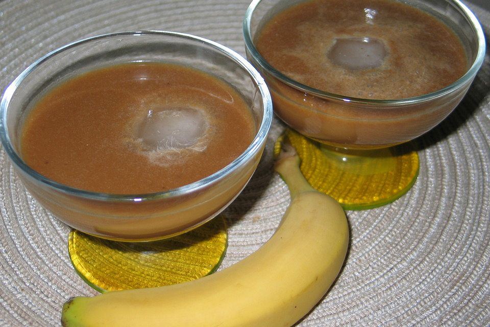 Eiskaffee mit Kokos und Banane