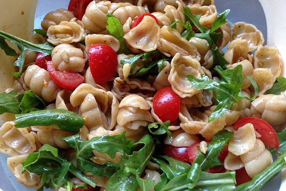 Raffinierte Nudelsalat mit Rucola