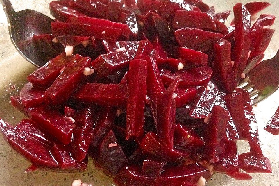 Rote Bete-Salat mit Knoblauch