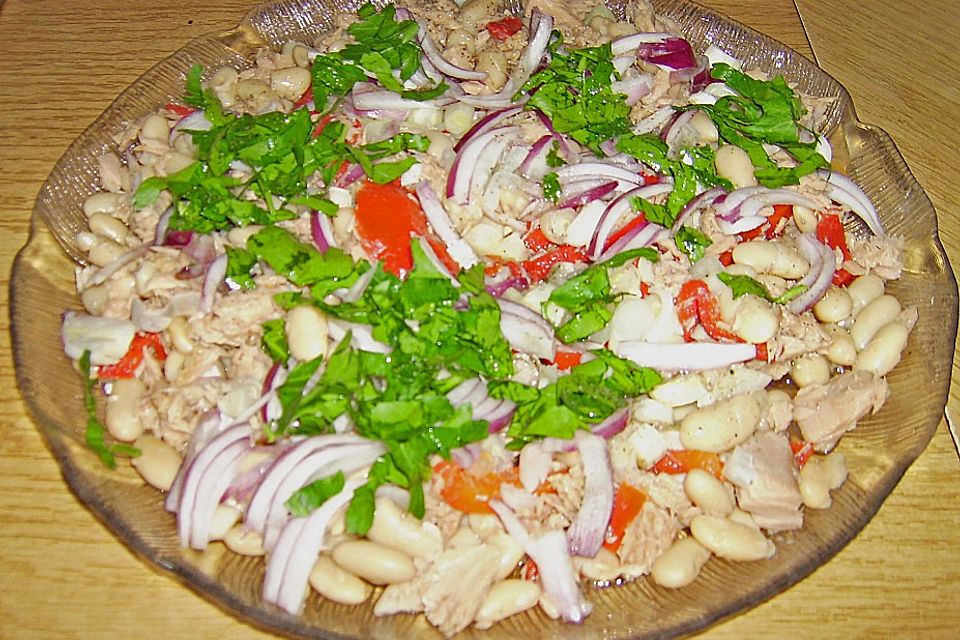 Thunfischsalat mit dicken weißen Bohnen