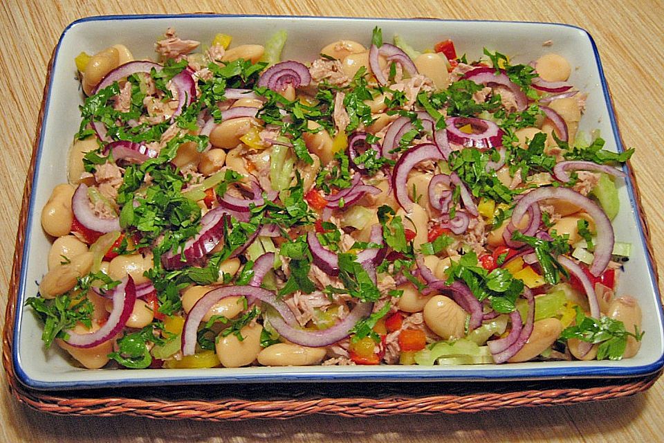 Thunfischsalat mit dicken weißen Bohnen