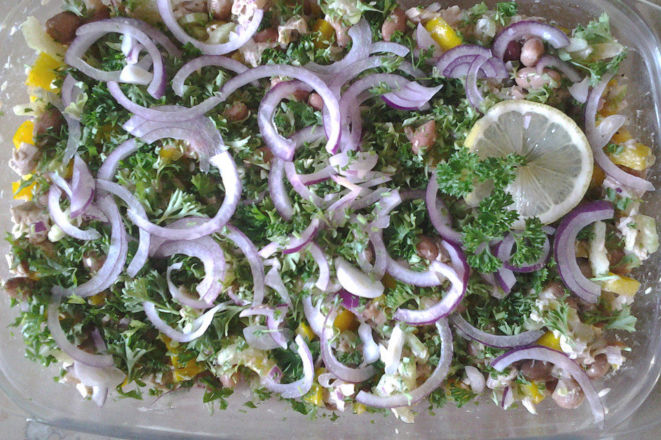 Thunfischsalat mit dicken weißen Bohnen