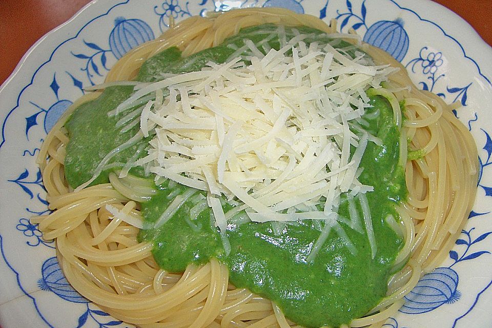 Spaghetti mit Spinatsauce