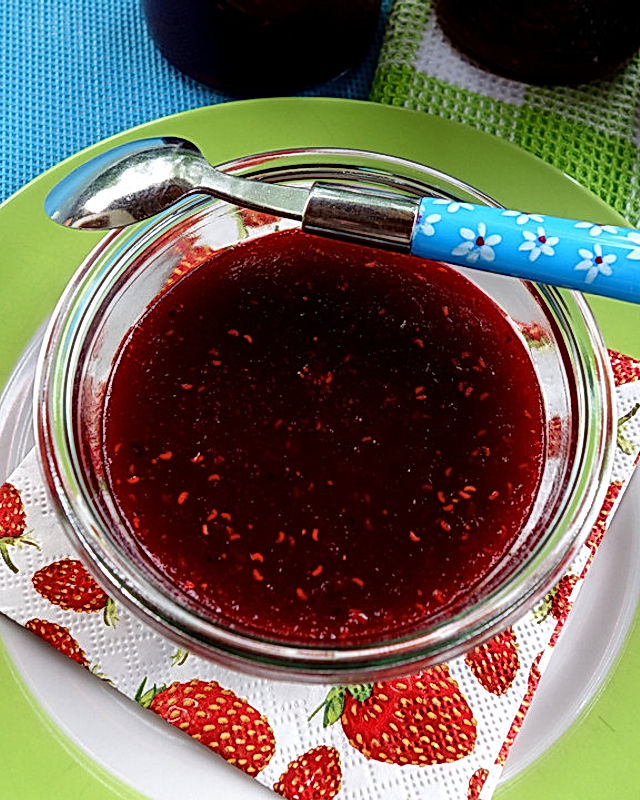 Rhabarber - Himbeer - Erdbeer - Marmelade mit Genever