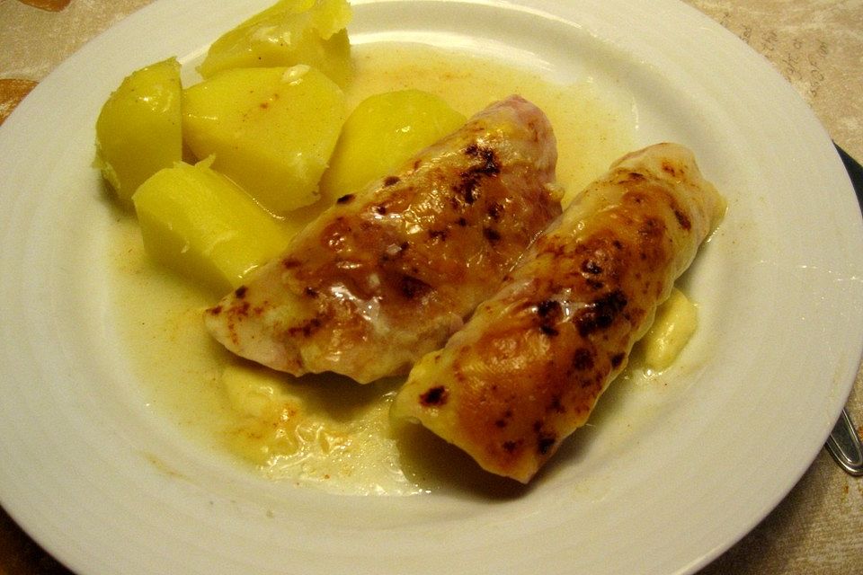 Porree mit Schinken und Käse überbacken