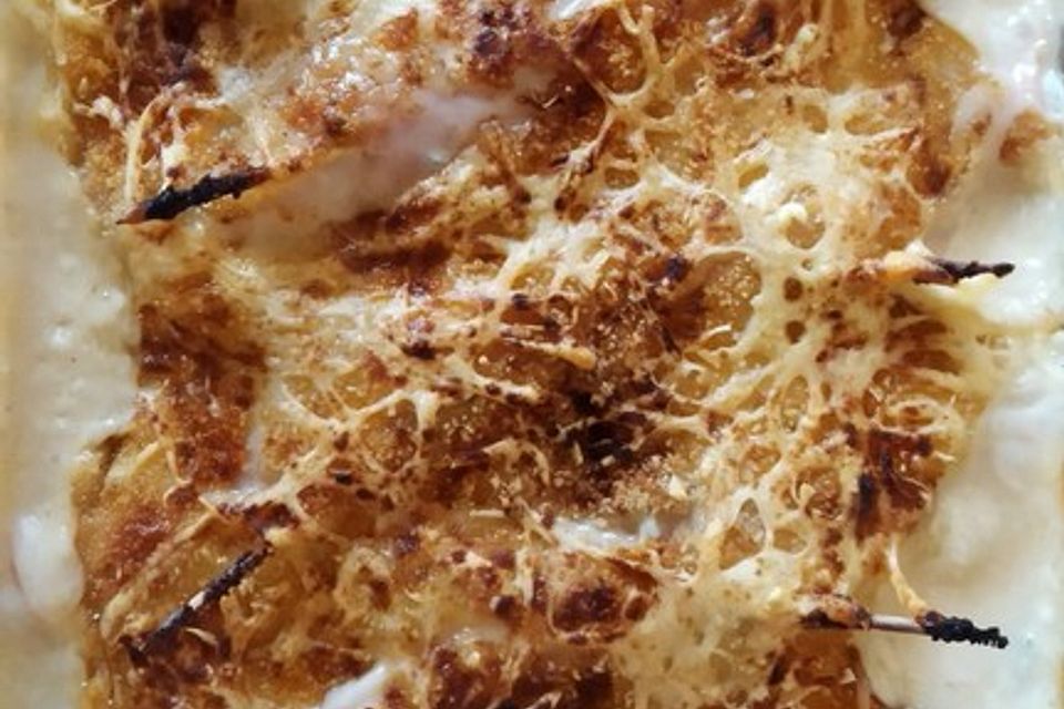 Porree mit Schinken und Käse überbacken