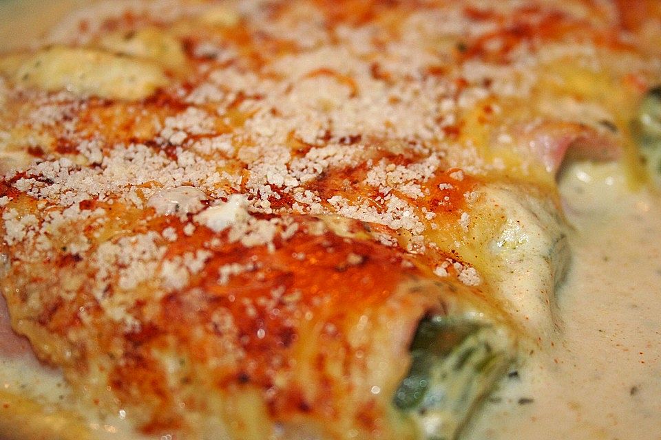 Porree mit Schinken und Käse überbacken