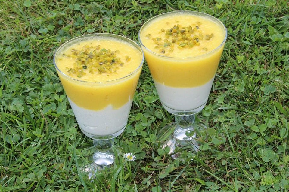 Joghurt - Pistazien - Creme mit Ananas