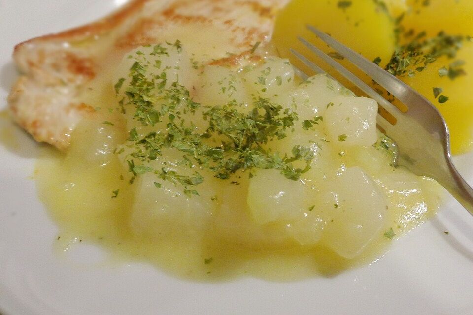 Kohlrabigemüse mit Käsesauce