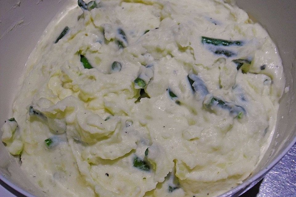 Bohnen - Kartoffelpüree mit saurer Sahne