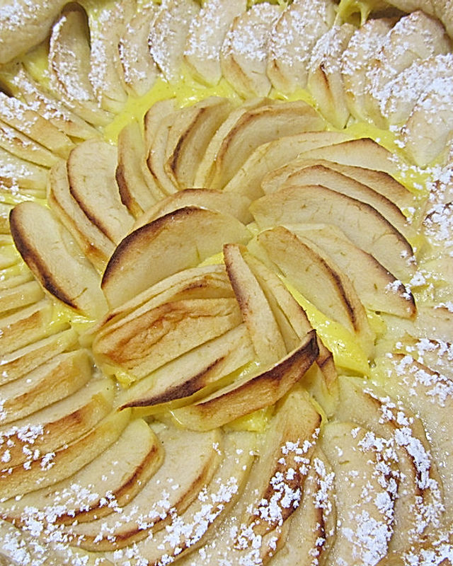 Apfelkuchen mit Puddingfüllung