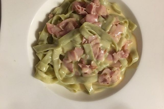 Grüne Nudeln in Schinken - Käse - Sahne Soße von Kami77| Chefkoch