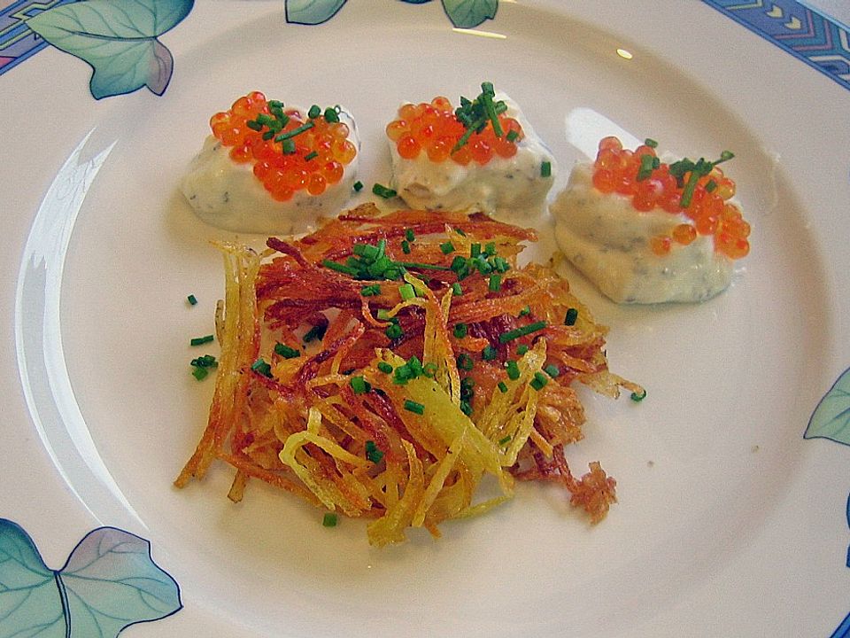 Kartoffelstroh mit Sour Cream und Kaviar von schrat| Chefkoch
