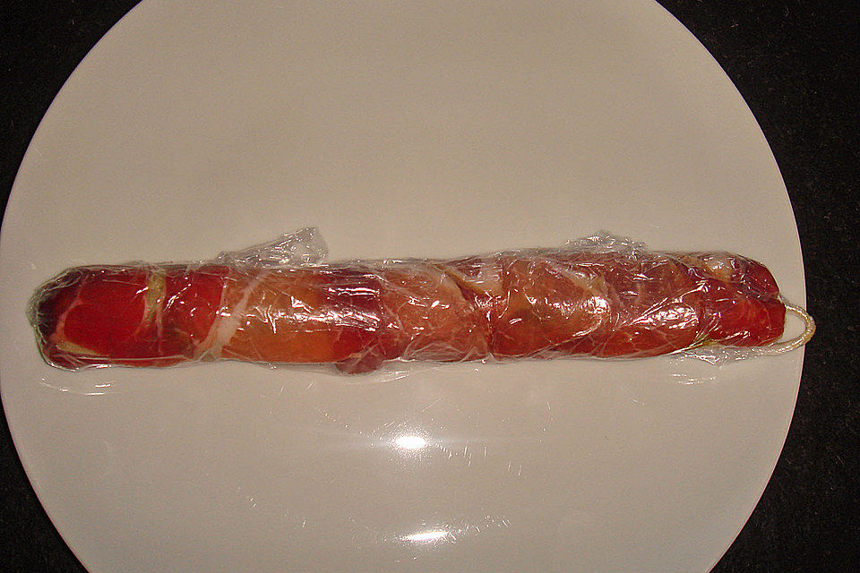 Parmaschinkenrolle auf Rucolasalat