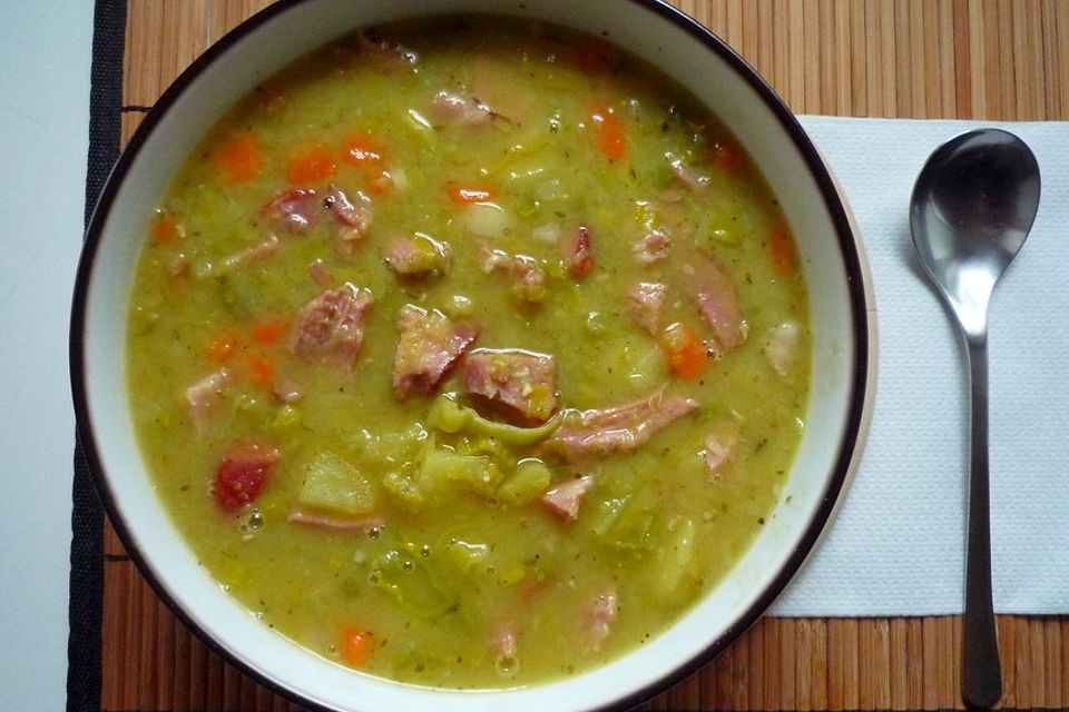 Deftige Erbsensuppe mit Kassler