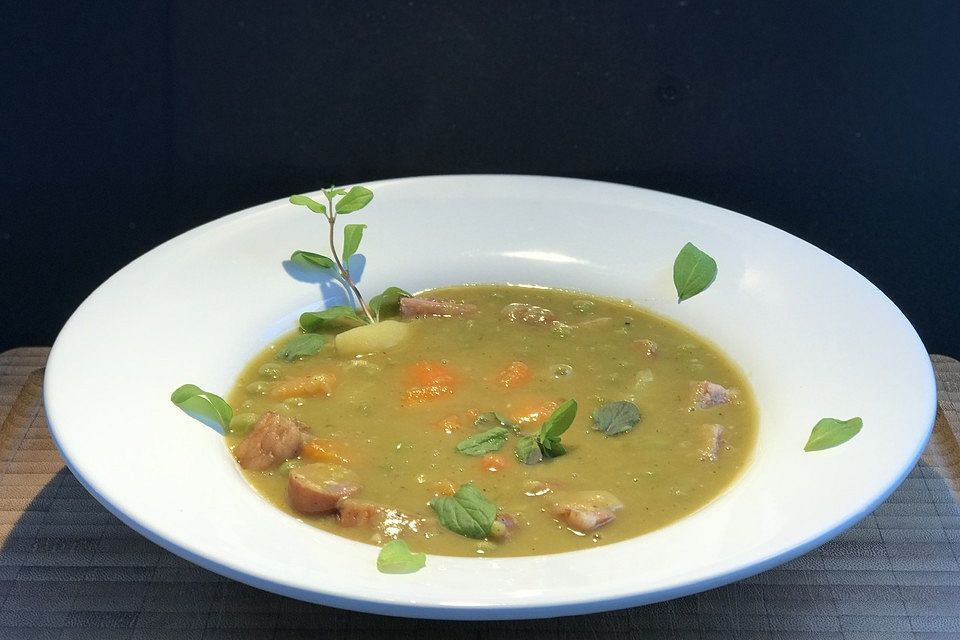 Deftige Erbsensuppe mit Kassler