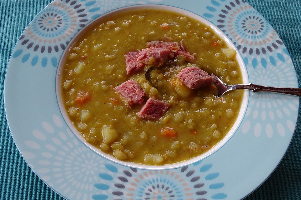 Deftige Erbsensuppe mit Kassler