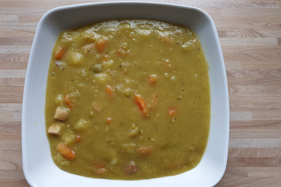 Deftige Erbsensuppe mit Kassler