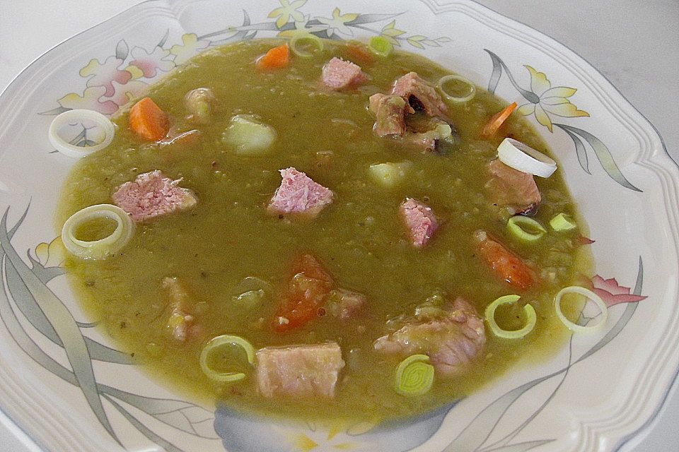 Deftige Erbsensuppe mit Kassler