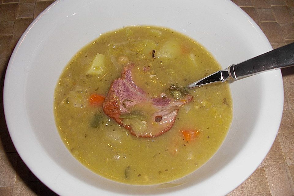 Deftige Erbsensuppe mit Kassler