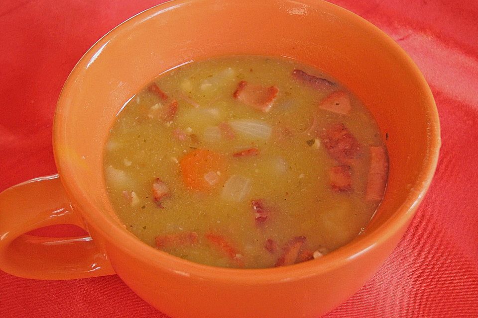 Deftige Erbsensuppe mit Kassler