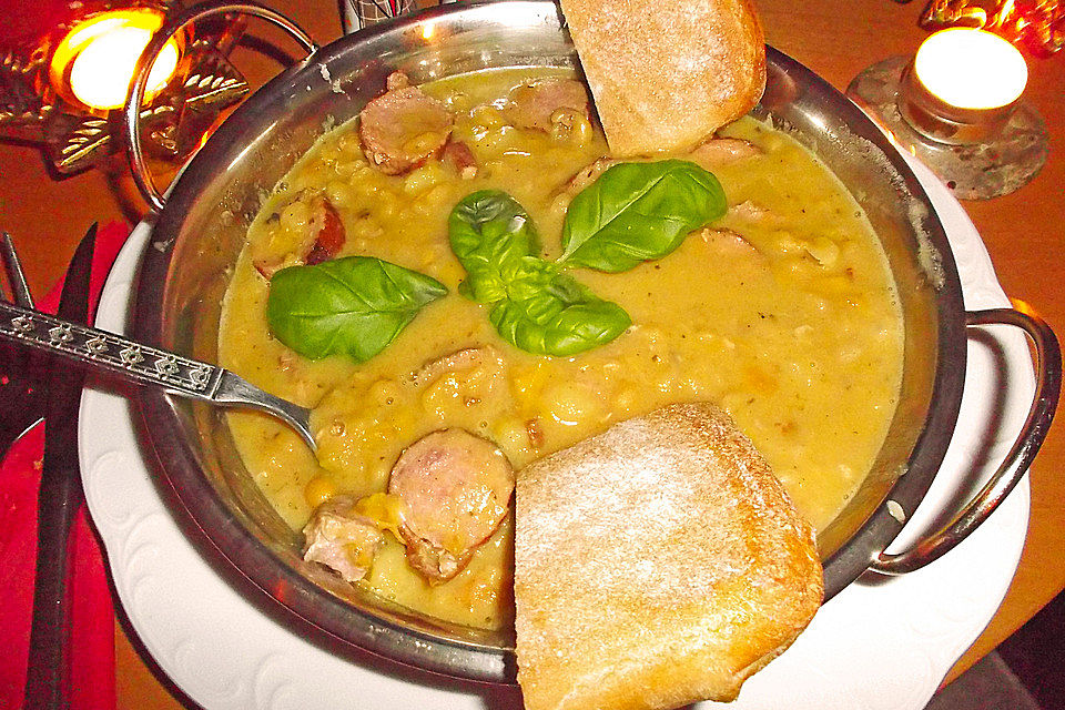 Deftige Erbsensuppe mit Kassler