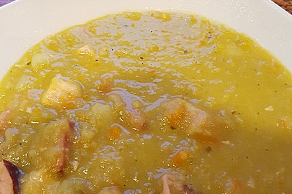 Deftige Erbsensuppe mit Kassler