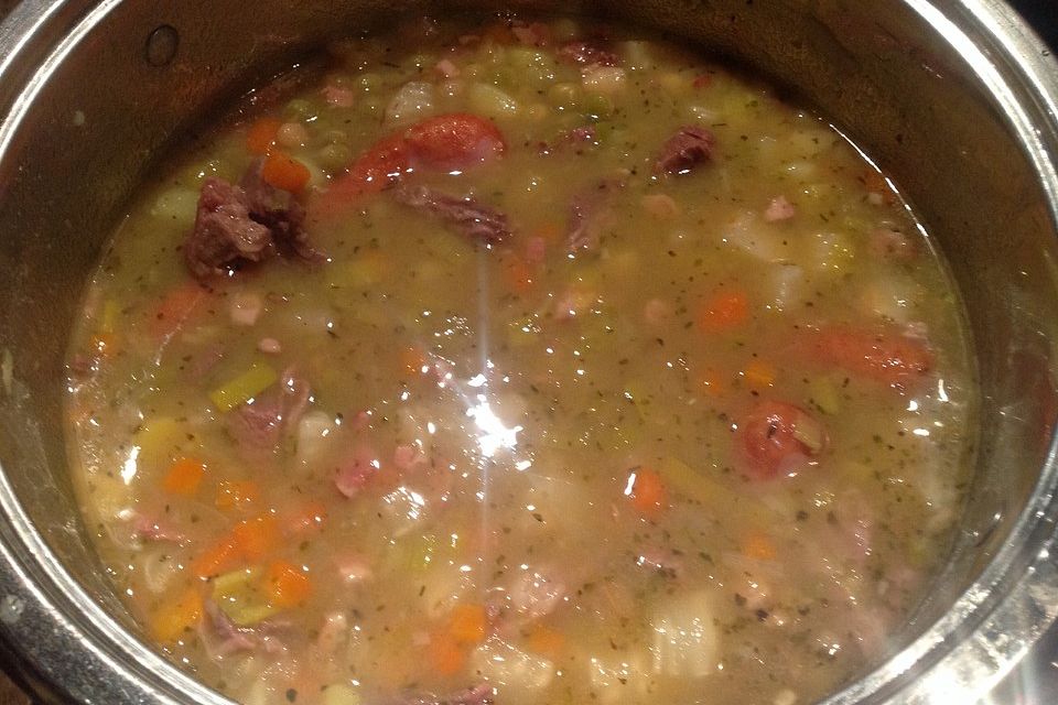 Deftige Erbsensuppe mit Kassler