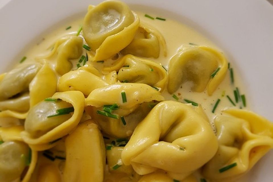 Tortellini in Petersiliensoße