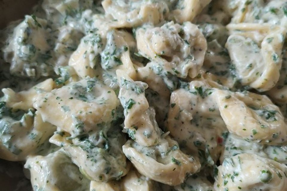 Tortellini in Petersiliensoße