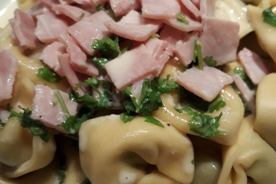 Tortellini in Petersiliensoße